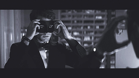 1429895076_jamie-dornan-mask-lg