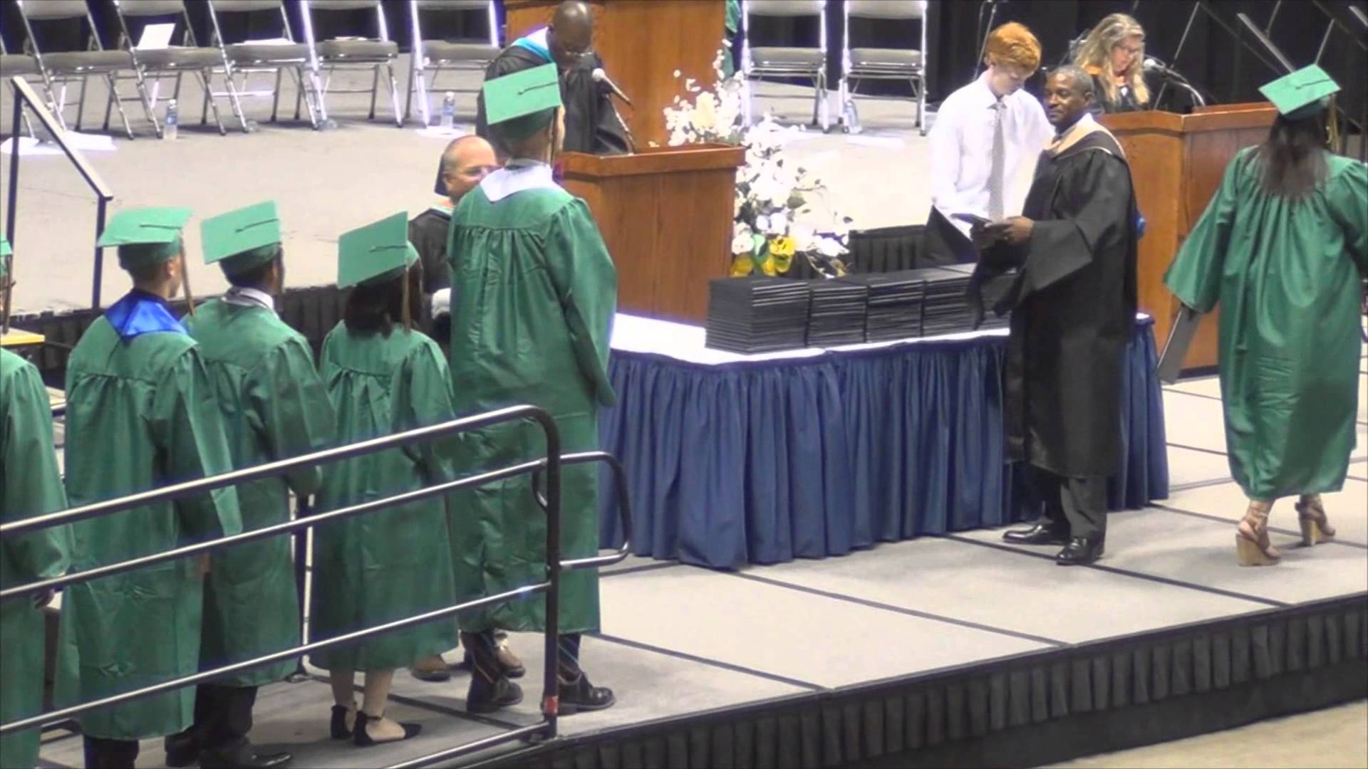 VIRAL VIDEO Graduation Walk Prank Electric 94.9
