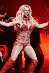 Britney-Spears-Billboard-Awards-Performance-Pictures-2016