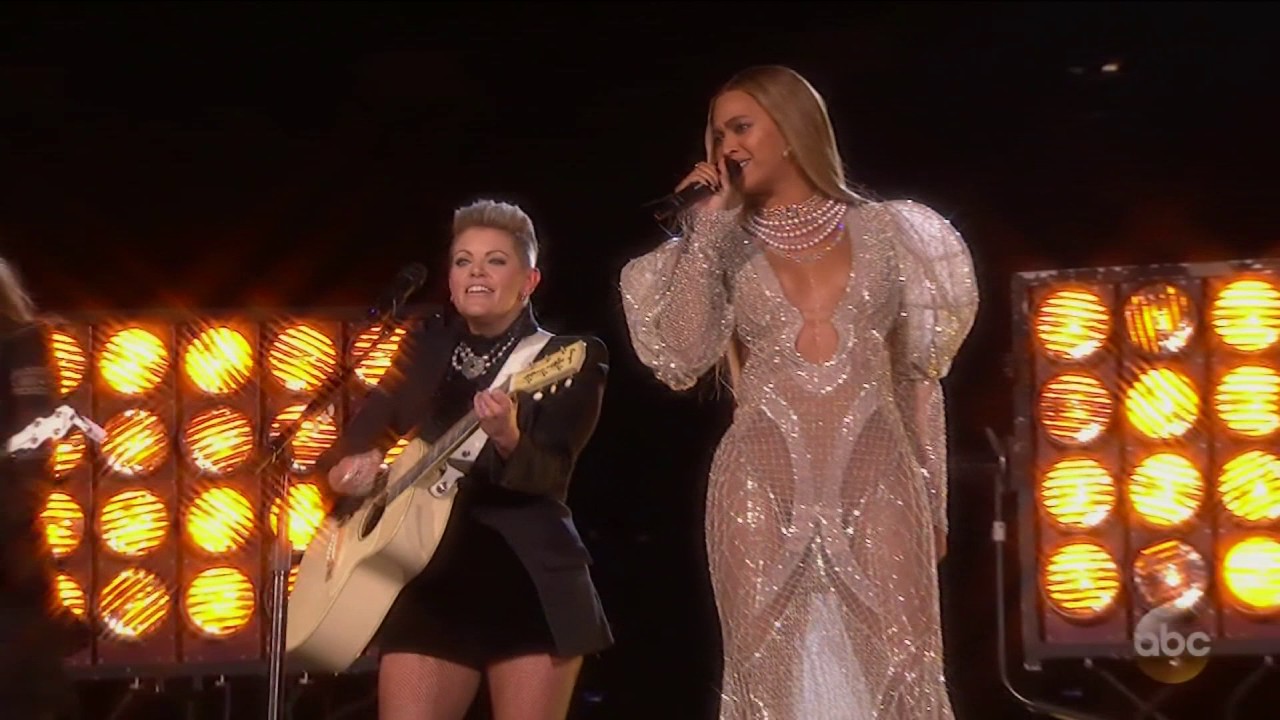watch beyonce and dixie chicks team up at the cma s dixie chicks christmas songs