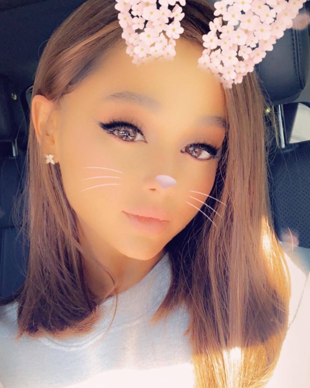 Ariana Grande Cuts Off Ponytail And Debuts A New Look | Electric 94.91080 x 1350