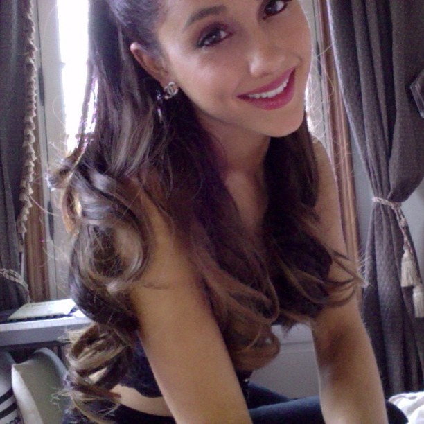Ariana Grande Responds To Viral Tweet Slamming Her For Her Leaving