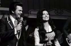 Country icon and Kentucky native Loretta Lynn dead at 90